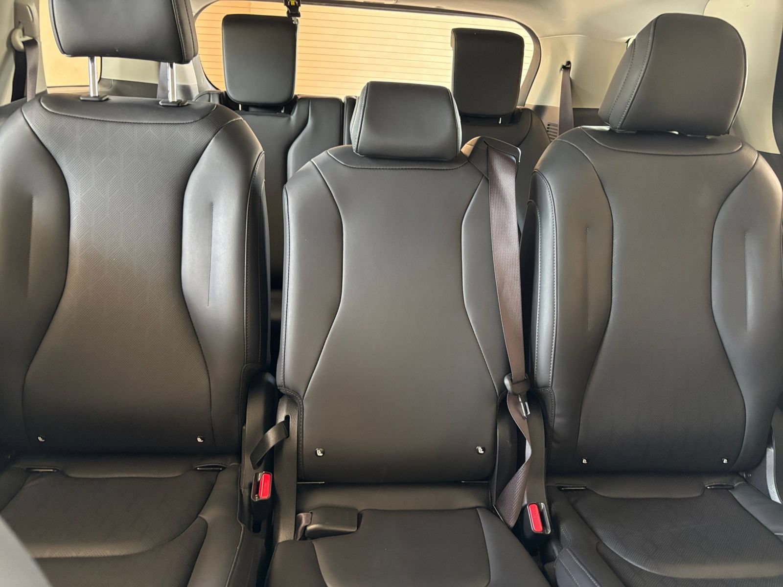 Used 2026 Kia Carnival FWD image 36