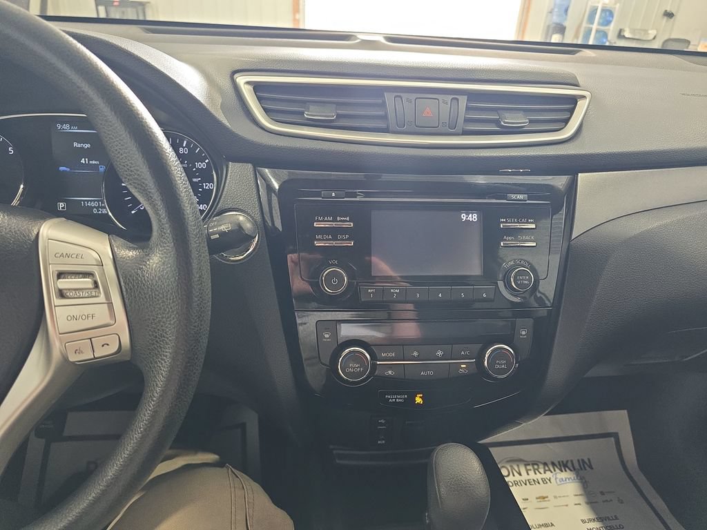 Used 2016 Nissan Rogue SV AWD/4WD image 17