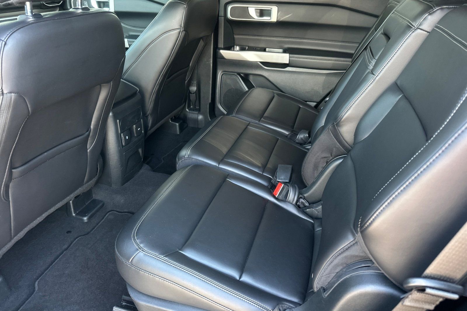 Used 2023 Ford Explorer XLT w/ Equipment Group 202A AWD/4WD image 12