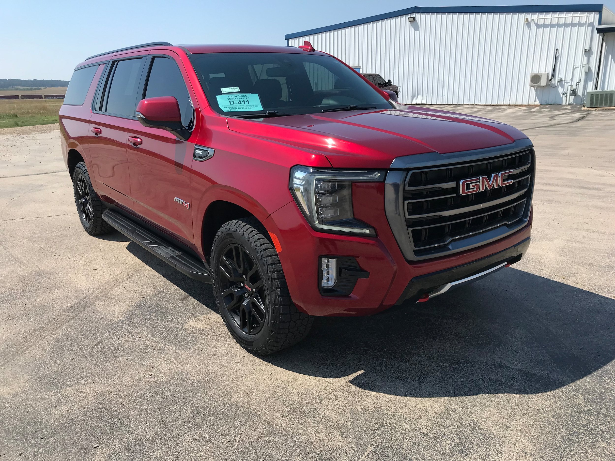 Used 2022 GMC Yukon XL AT4 AWD/4WD image 4