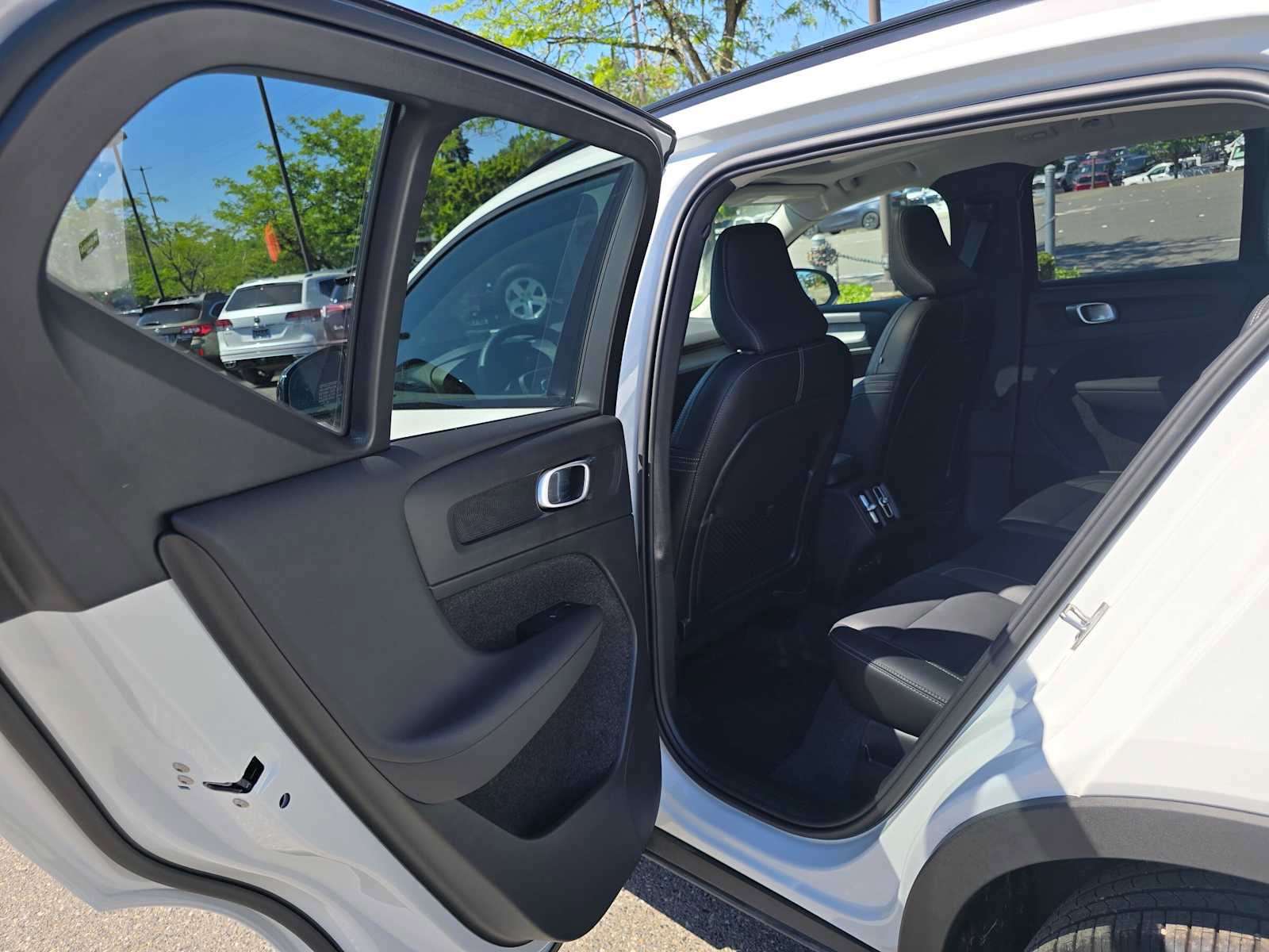 Used 2026 Volvo XC40 B5 Plus w/ Climate Package AWD/4WD image 16
