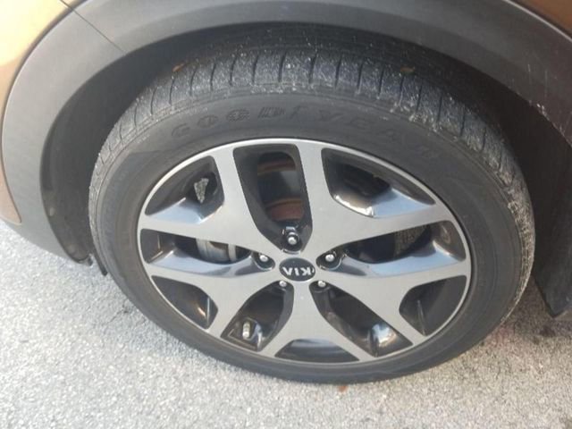 Used 2017 Kia Sportage SX image 9