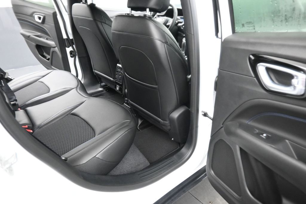 New 2026 Jeep Compass Latitude AWD/4WD image 18