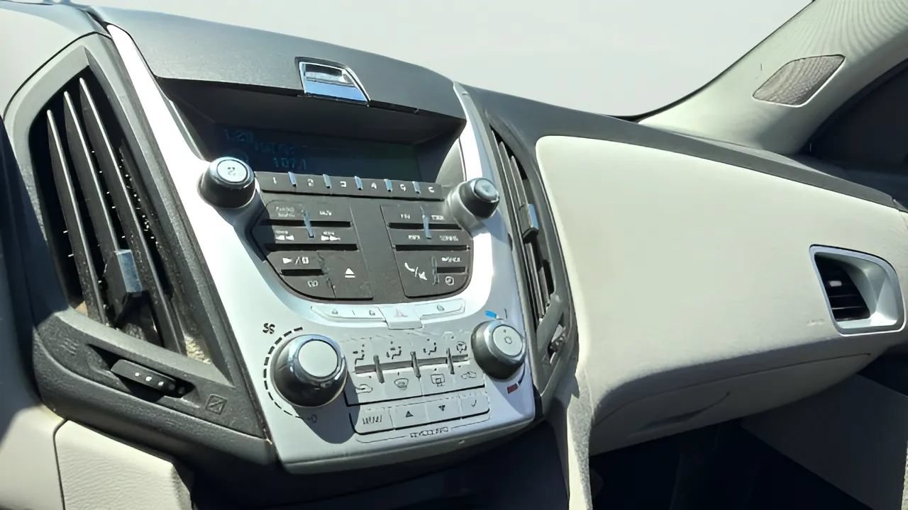 Used 2010 Chevrolet Equinox LT AWD/4WD image 12