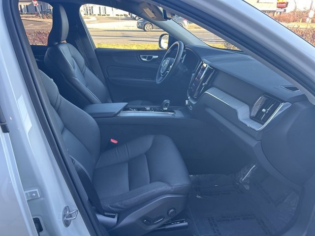 Certified 2025 Volvo XC60 B5 Plus image 15