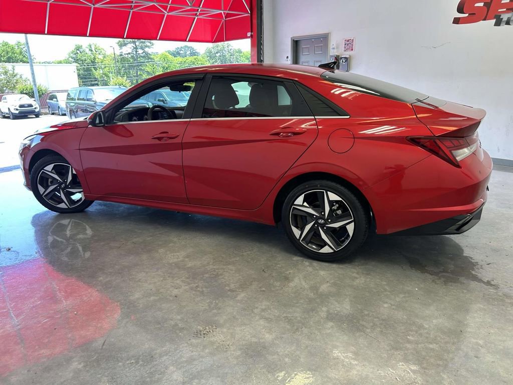 Used 2021 Hyundai Elantra SEL w/ Convenience + Premium Package FWD image 6