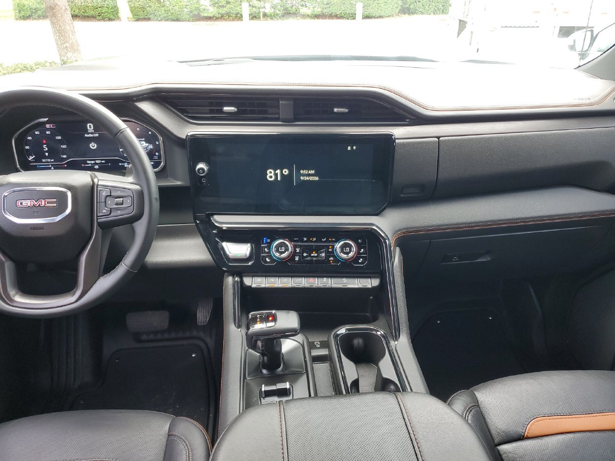 Used 2024 GMC Sierra 1500 AT4 w/ Technology Package AWD/4WD image 14
