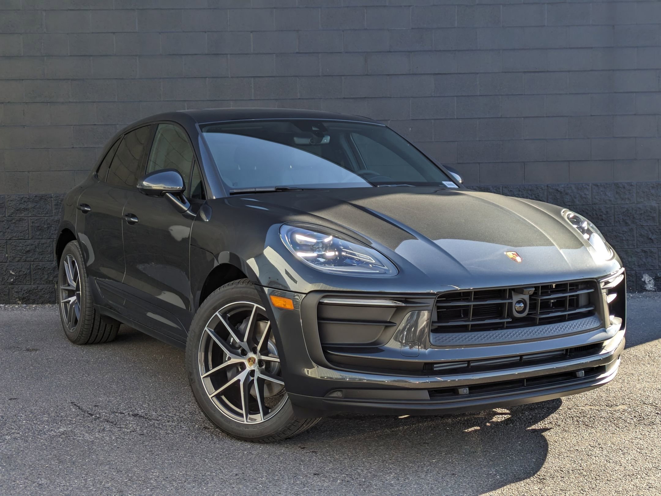 Certified 2025 Porsche Macan image 8
