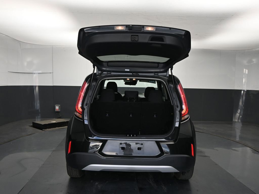 Used 2025 Kia Soul LX w/ LX Technology Package image 11