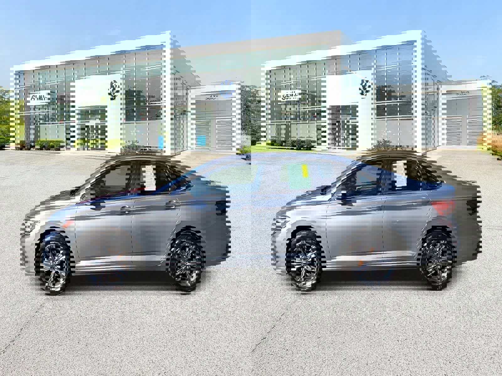 Certified 2022 Volkswagen Jetta SE image 2