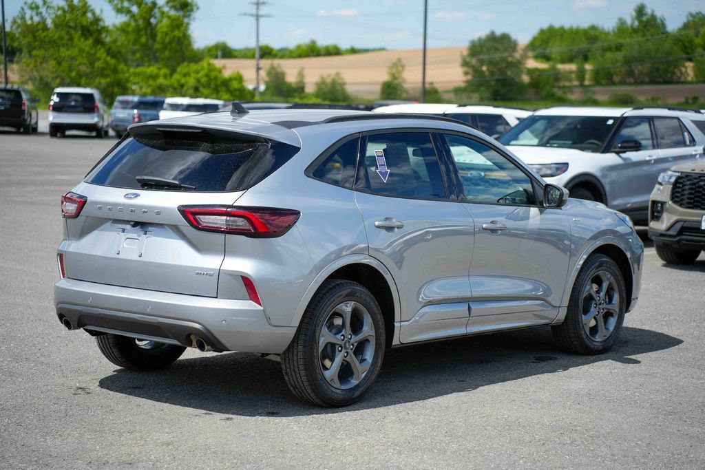 Used 2023 Ford Escape ST-Line Select w/ Tech Pack #1 AWD/4WD image 5