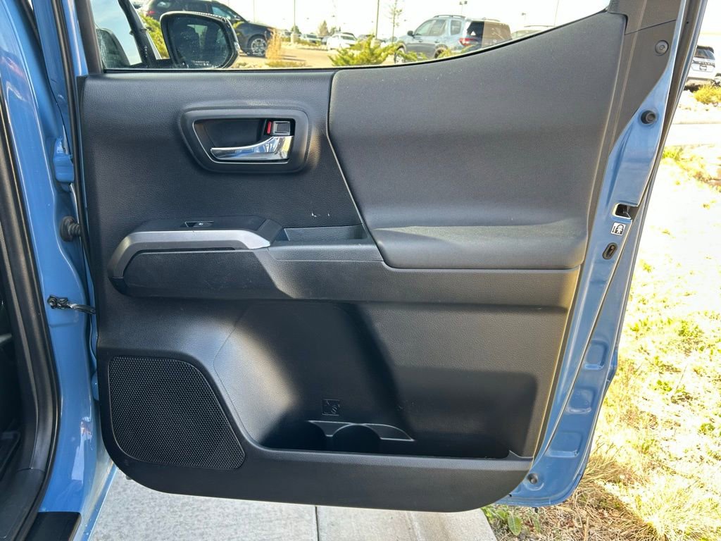 Used 2019 Toyota Tacoma TRD Sport w/ Technology Package image 26