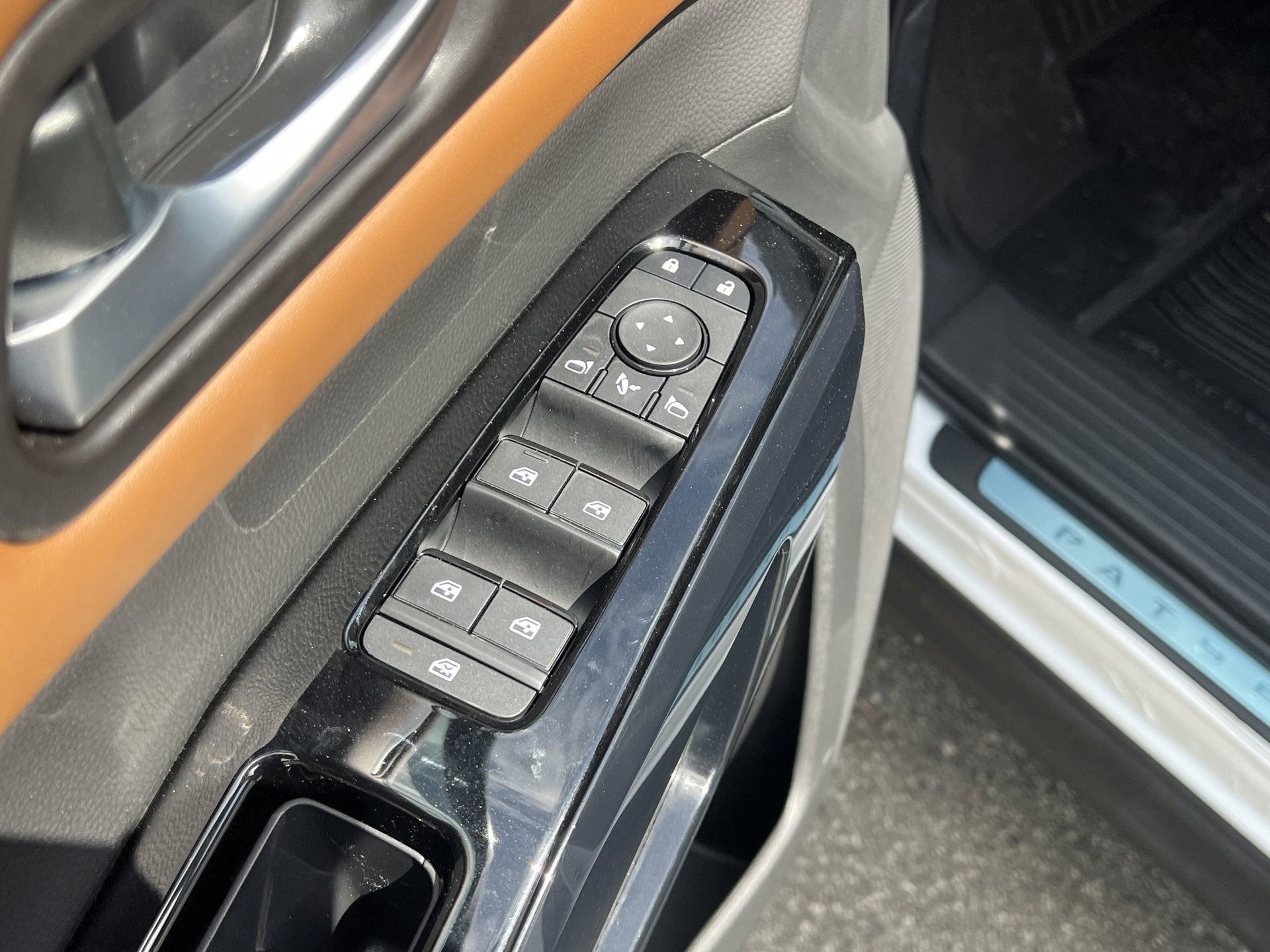 New 2026 Nissan Pathfinder Platinum image 16