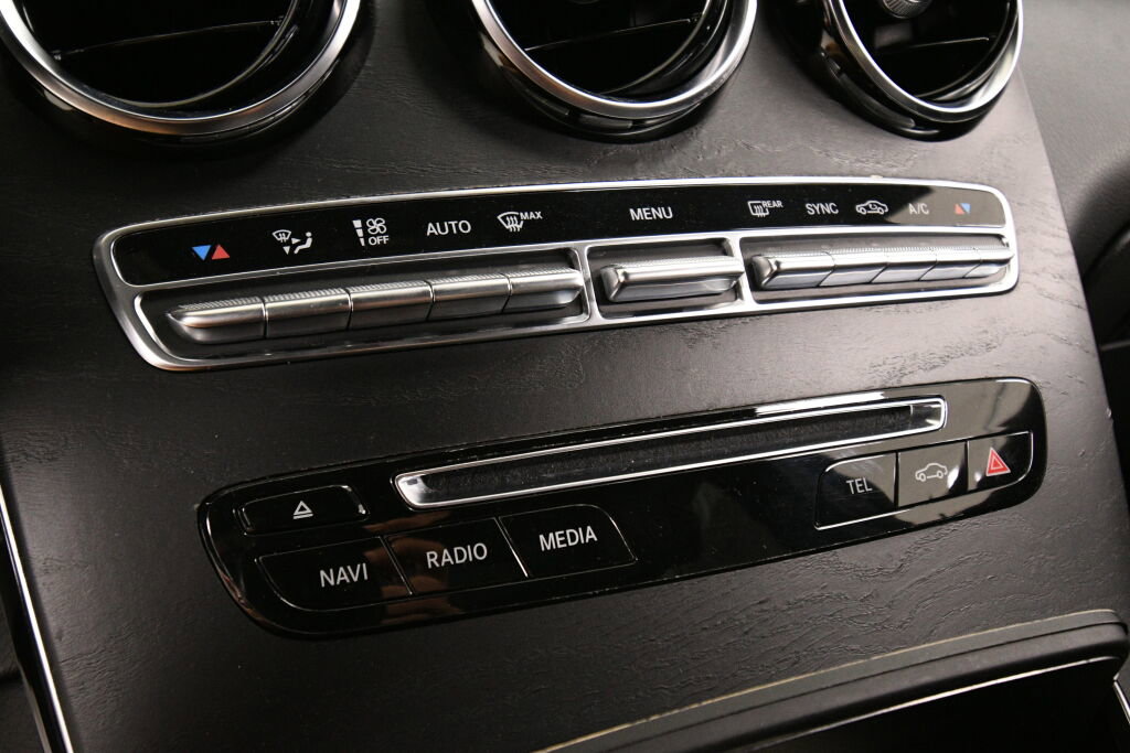 Used 2019 Mercedes-Benz GLC 300 4MATIC image 21