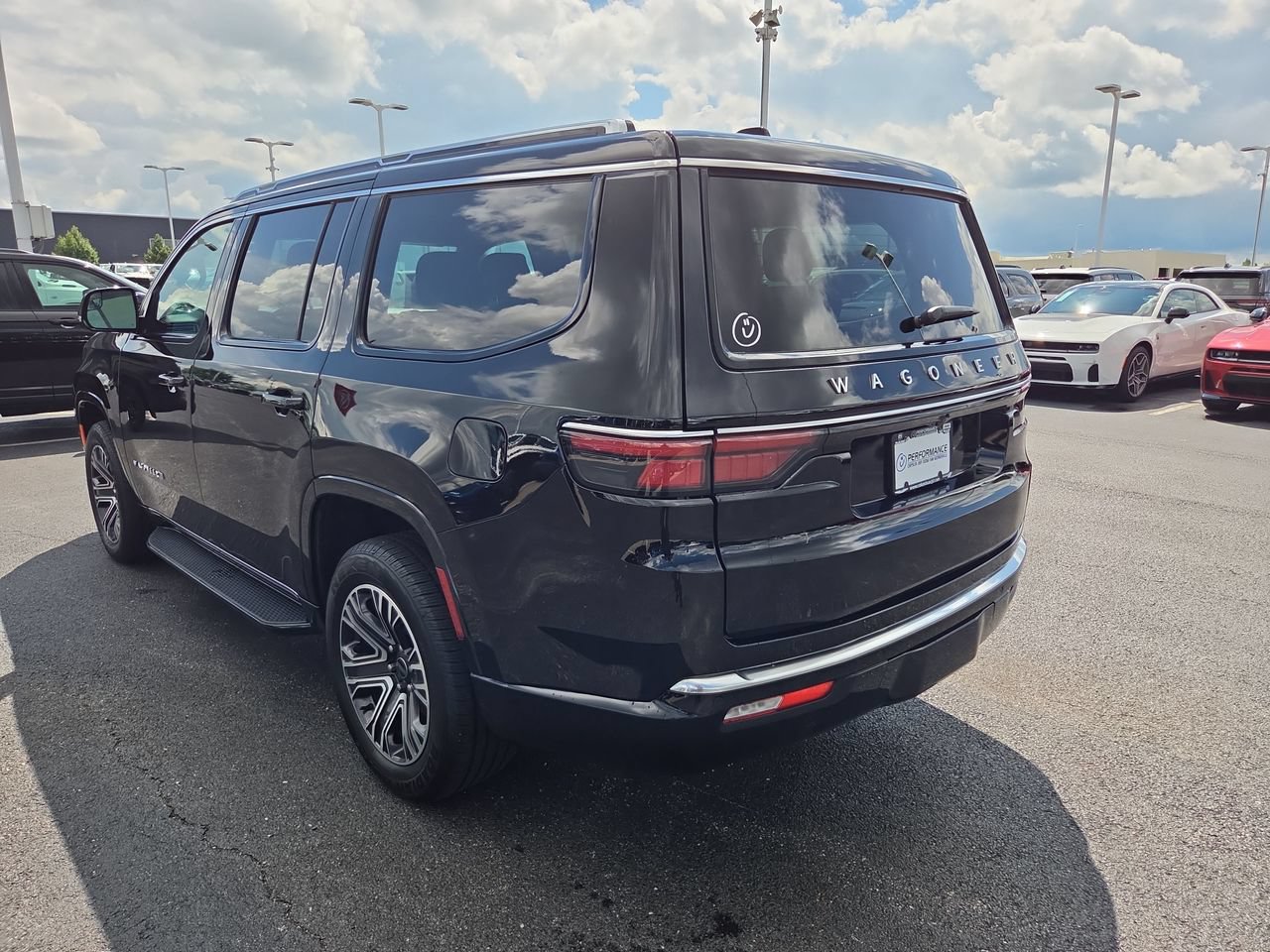 Used 2025 Jeep Wagoneer 4WD image 5