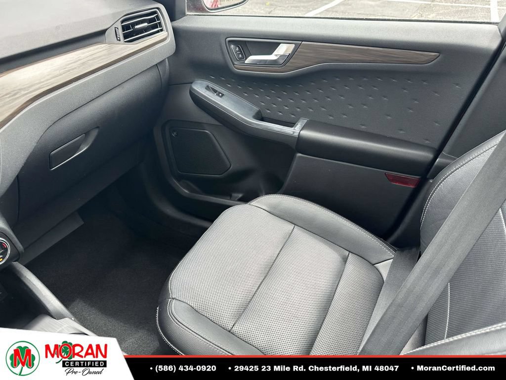Used 2020 Ford Escape Titanium AWD/4WD image 27
