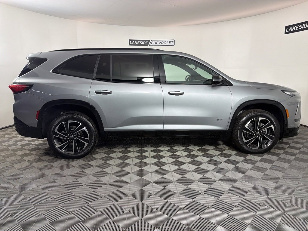 Used 2025 Buick Enclave Sport Touring image 6