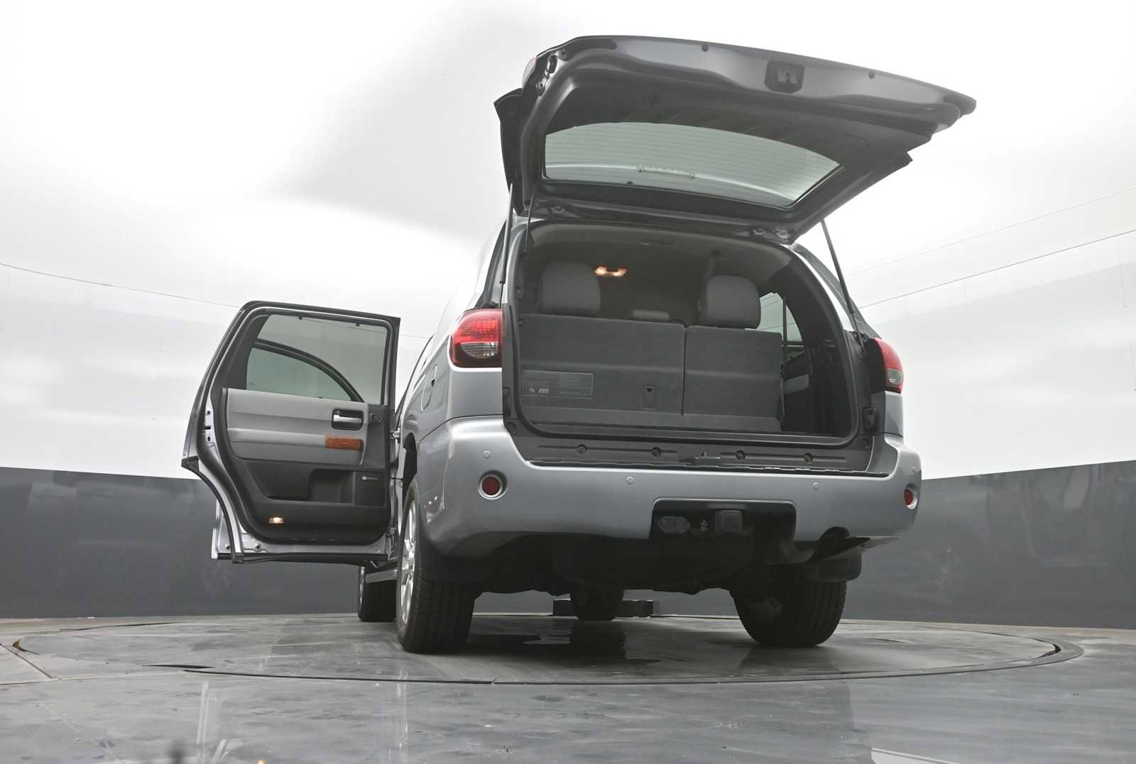 Used 2019 Toyota Sequoia Platinum RWD image 31