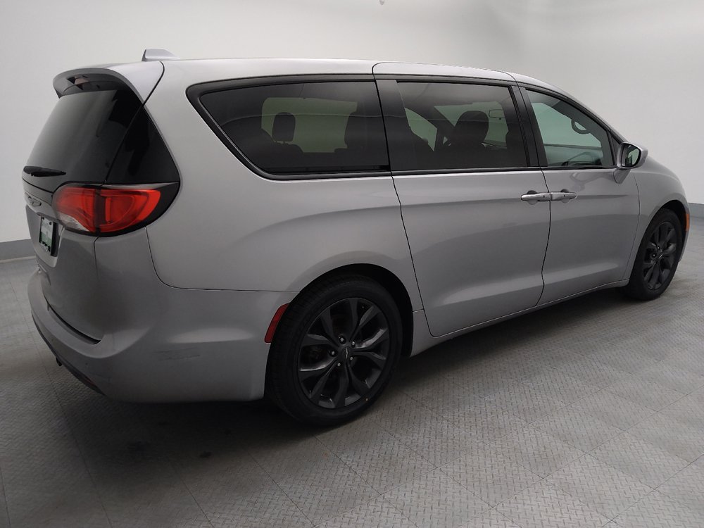 Used 2018 Chrysler Pacifica Touring Plus w/ S Appearance Package FWD image 10