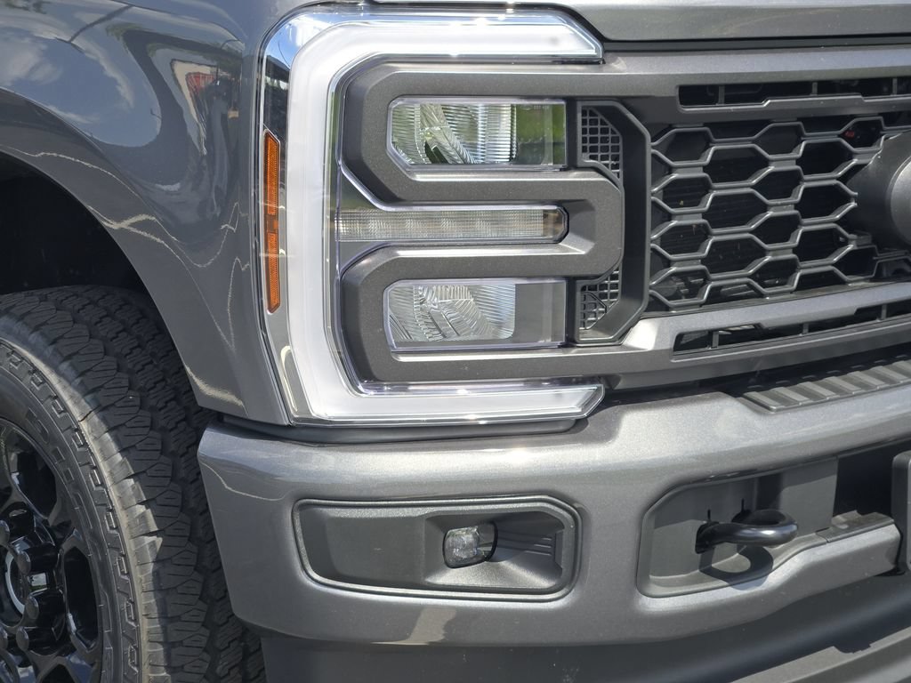 Used 2025 Ford F350 XL w/ STX Appearance Package AWD/4WD image 9