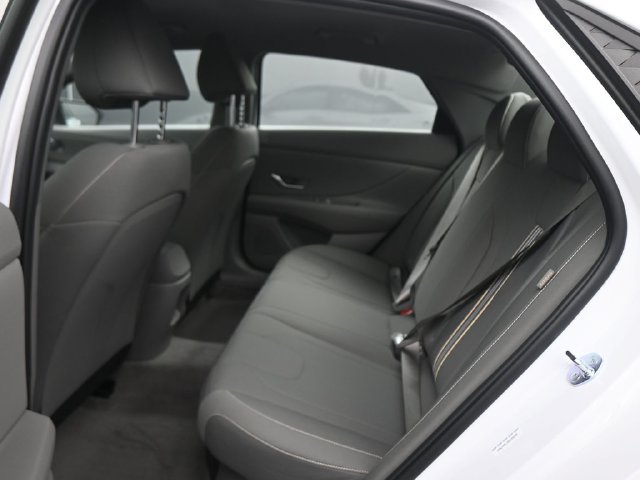 Certified 2025 Hyundai Elantra SEL FWD image 15
