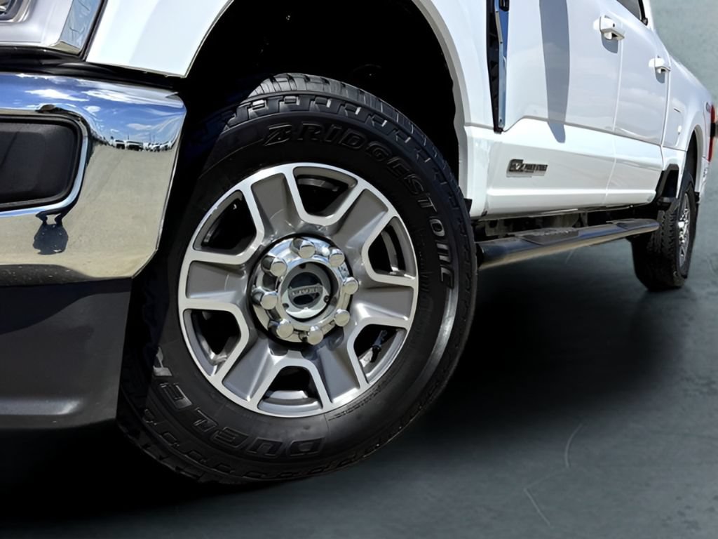 Used 2024 Ford F250 Lariat AWD/4WD image 2