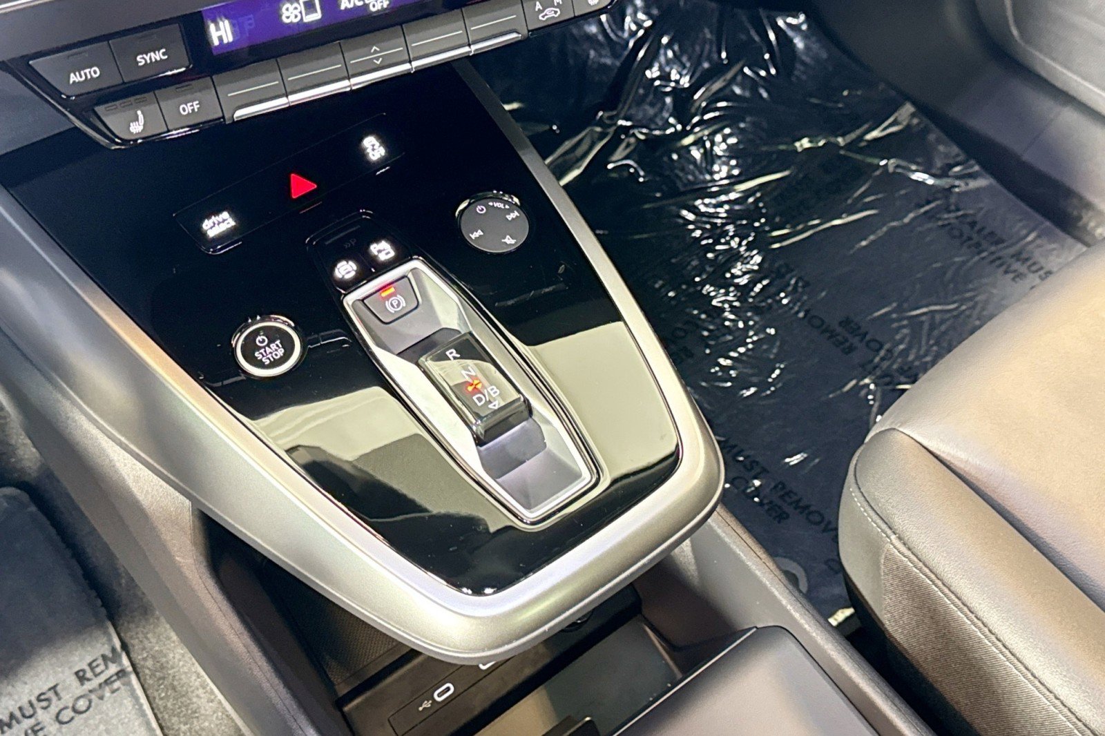 Used 2025 Audi Q4 e-tron Premium w/ Convenience Package image 16