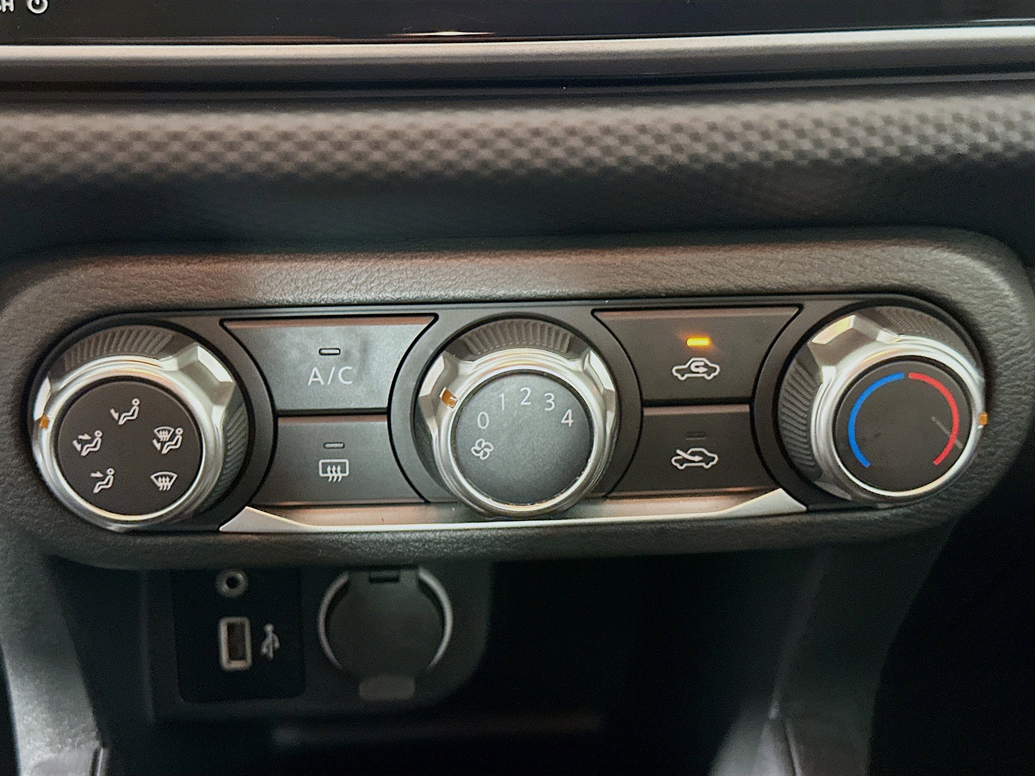 Used 2024 Nissan Kicks S image 22