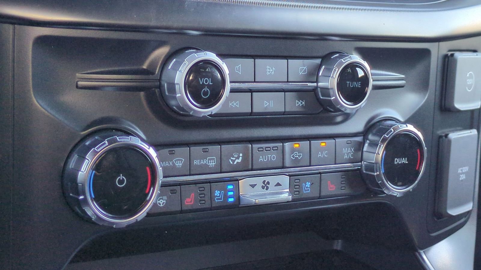 Certified 2024 Ford F150 Platinum w/ Equipment Group 702A High image 36