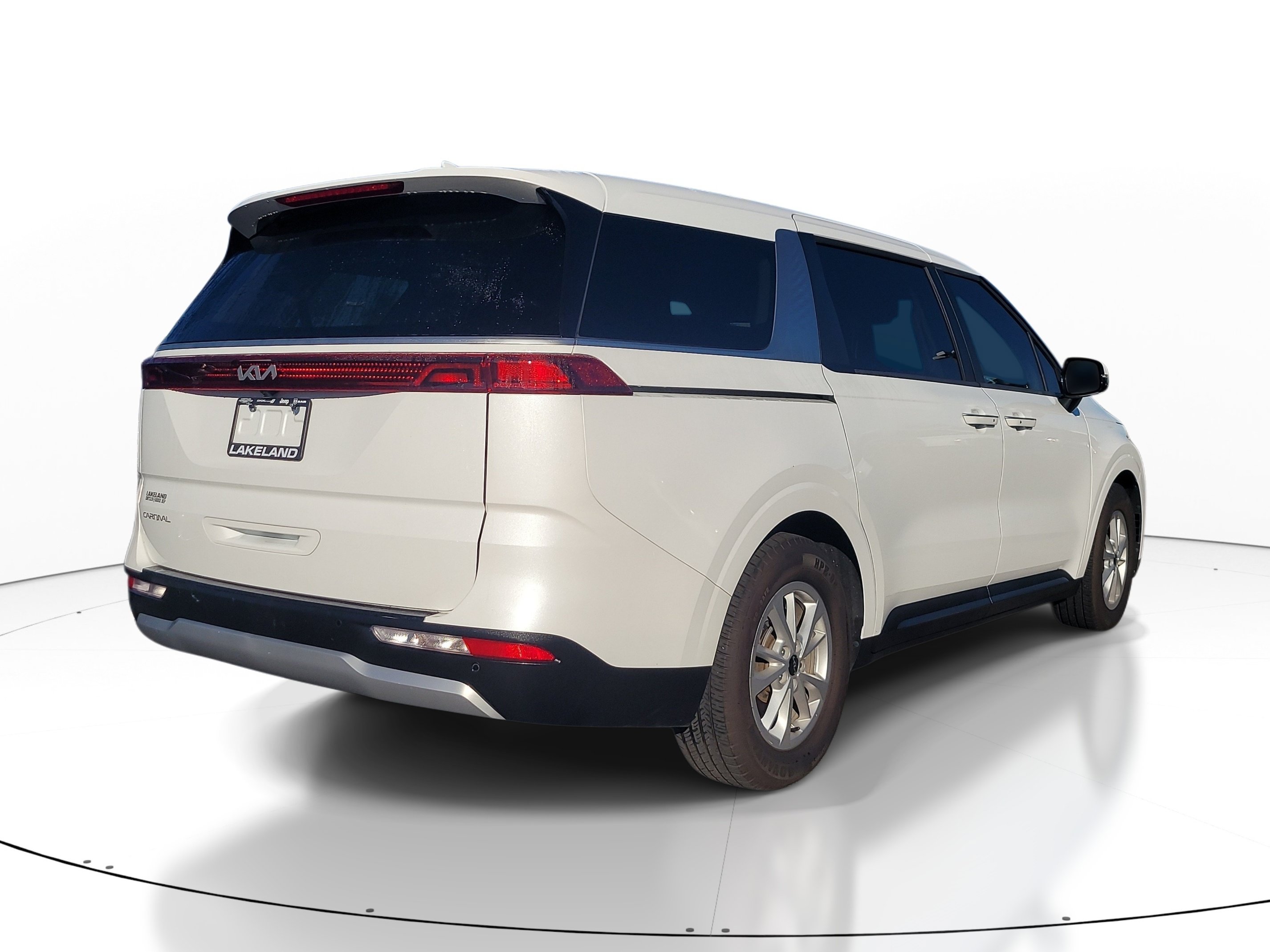 Used 2024 Kia Carnival LX FWD image 4