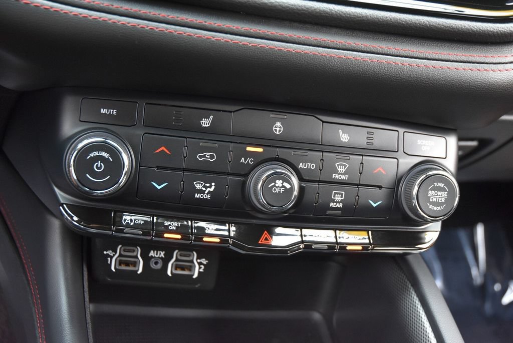 Certified 2025 Dodge Durango GT w/ Blacktop Package AWD/4WD image 18