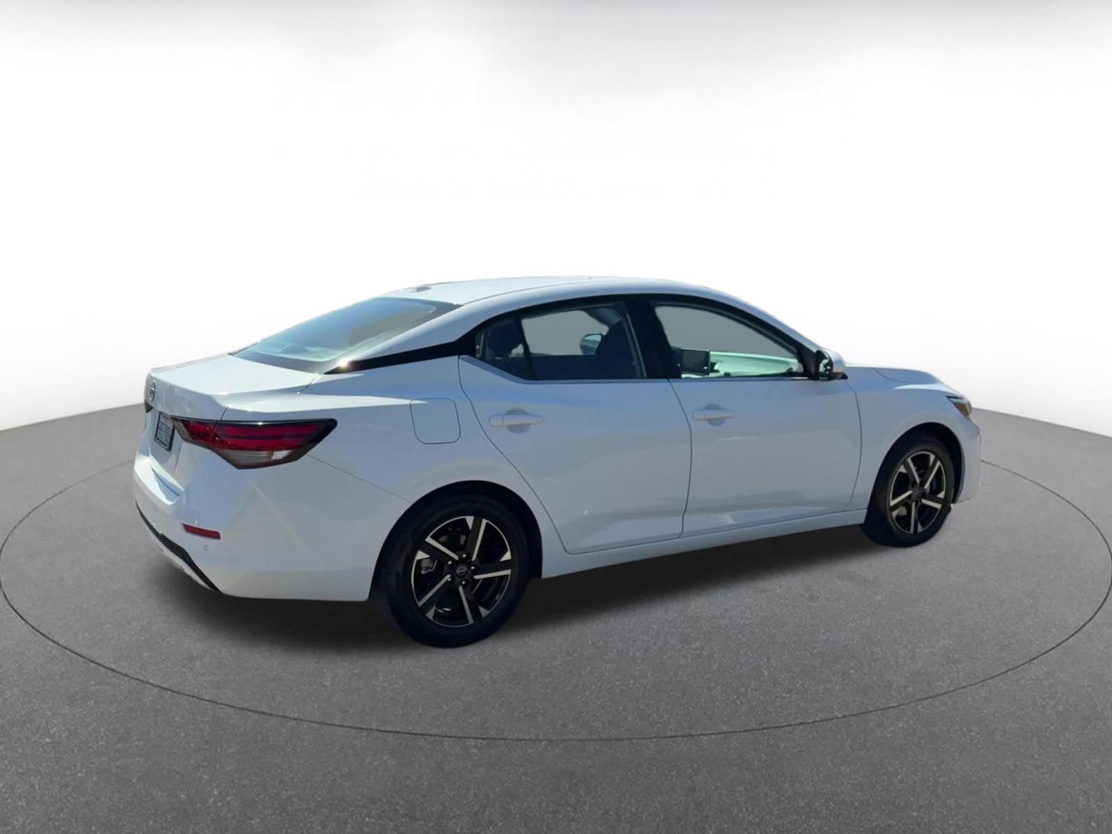 Used 2025 Nissan Sentra SV FWD image 15