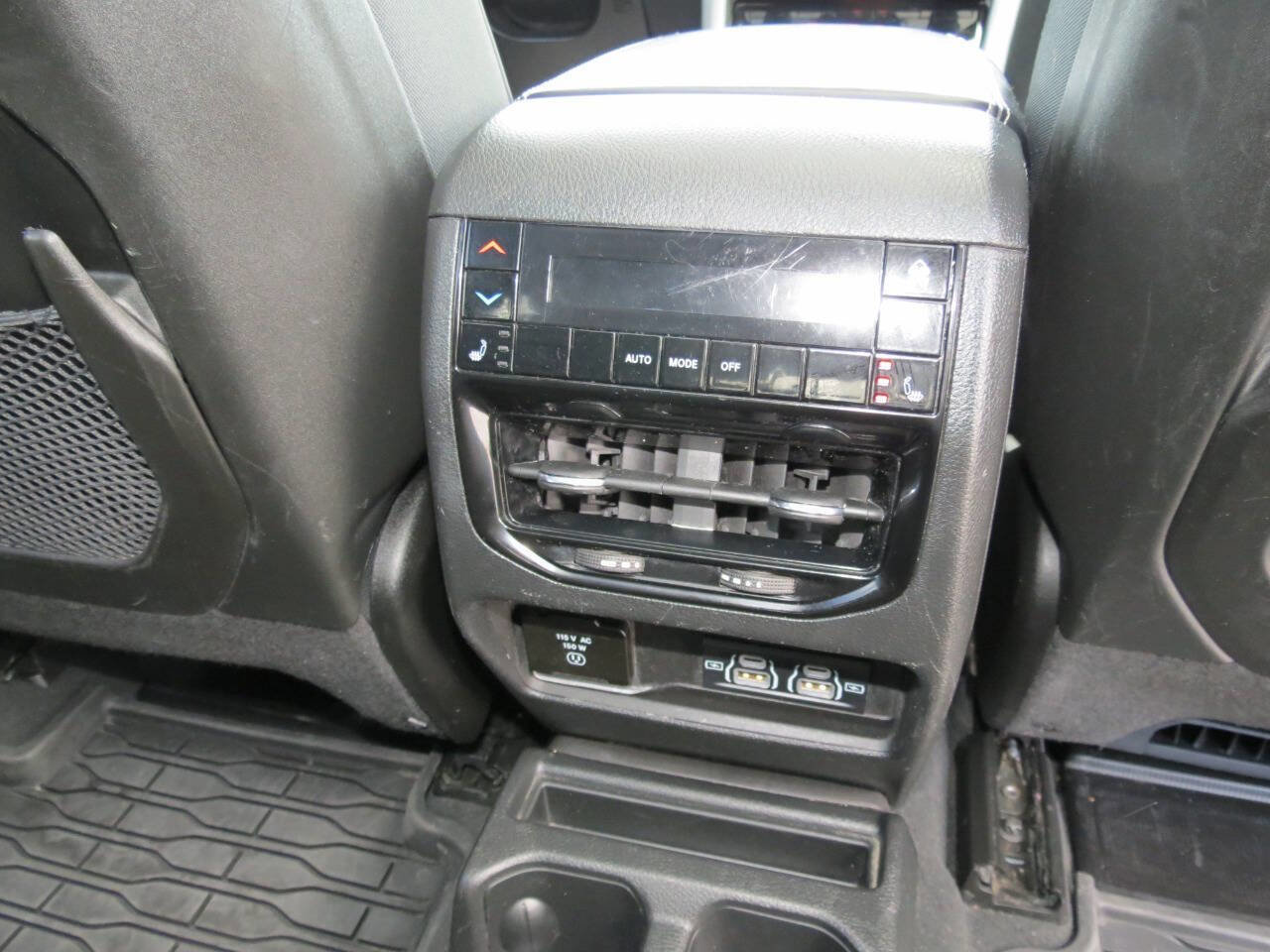 Used 2024 Jeep Grand Cherokee L Overland w/ Trailer Tow Package AWD/4WD image 15