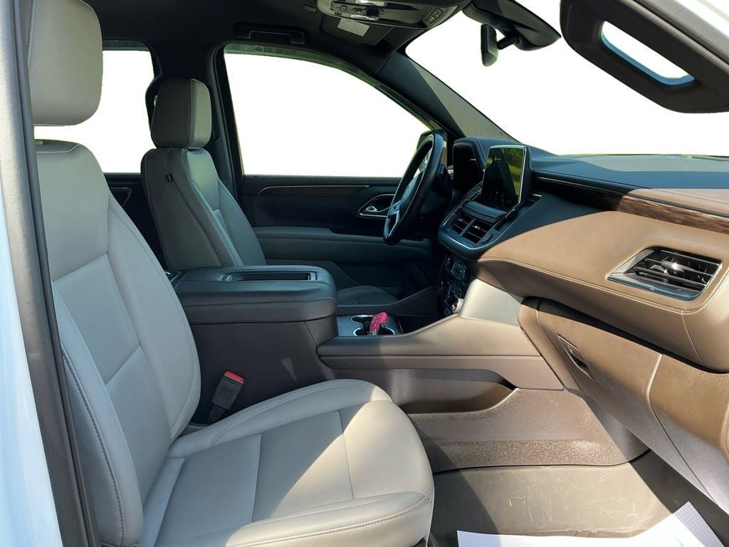 Used 2022 Chevrolet Suburban Z71 w/ Z71 Off-Road Package AWD/4WD image 15