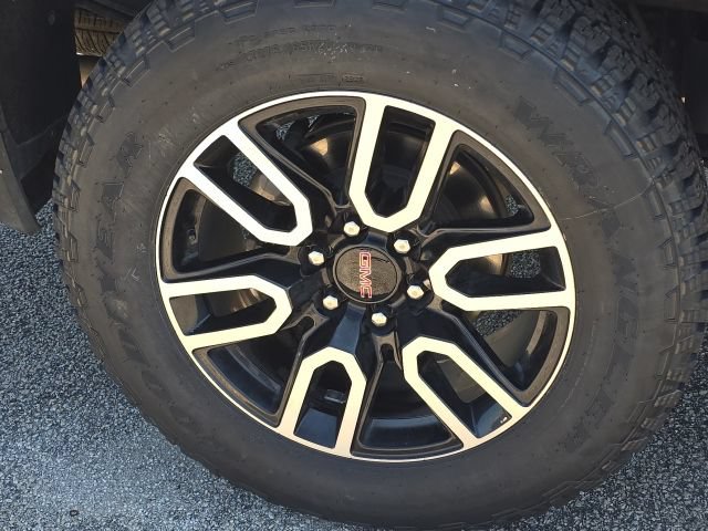 Used 2024 GMC Sierra 1500 AT4 w/ Technology Package AWD/4WD image 11