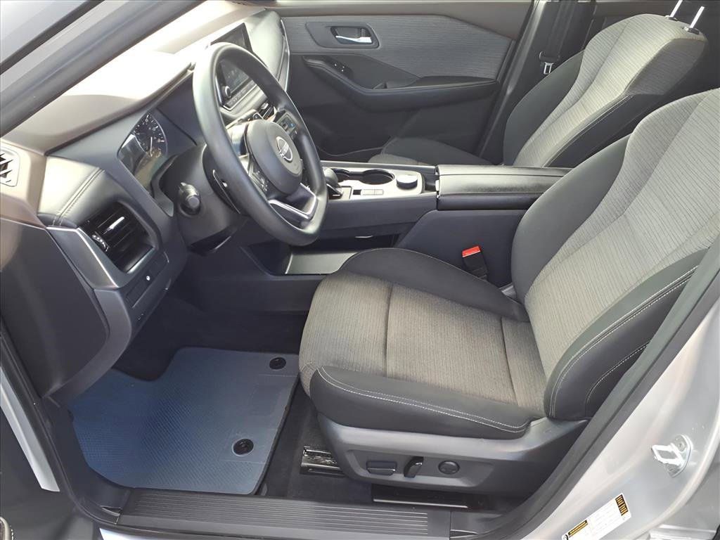Used 2023 Nissan Rogue SV image 12