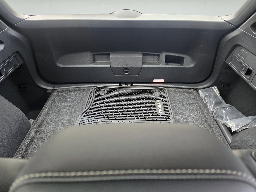 Used 2022 Volkswagen Tiguan SE R-Line image 27