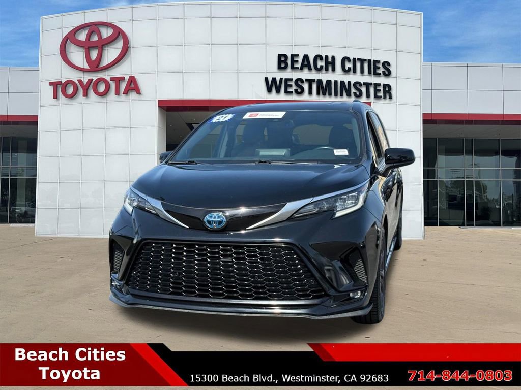 Certified 2021 Toyota Sienna XSE w/ XSE Plus Package FWD image 5