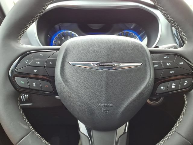 Used 2025 Chrysler Pacifica Limited FWD image 26