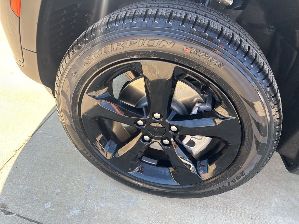 New 2025 Jeep Grand Cherokee L Limited w/ Black Appearance Package image 15