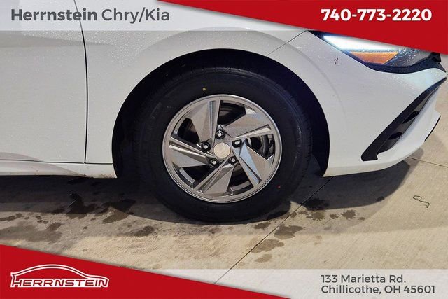 Used 2024 Hyundai Elantra SE image 28