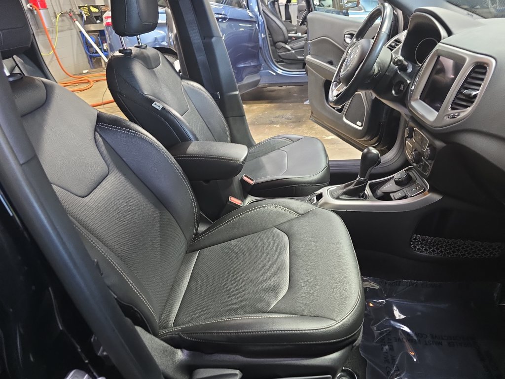 Used 2021 Jeep Compass Latitude w/ Sun and Sound Group AWD/4WD image 11