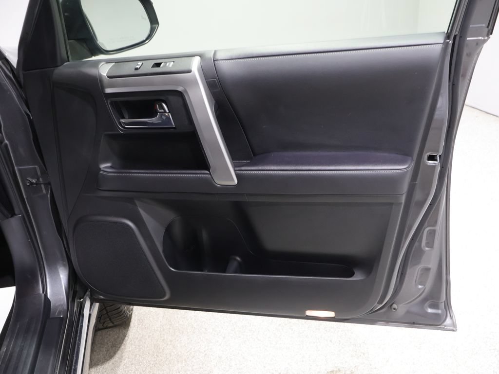 Used 2022 Toyota 4Runner Limited AWD/4WD image 23