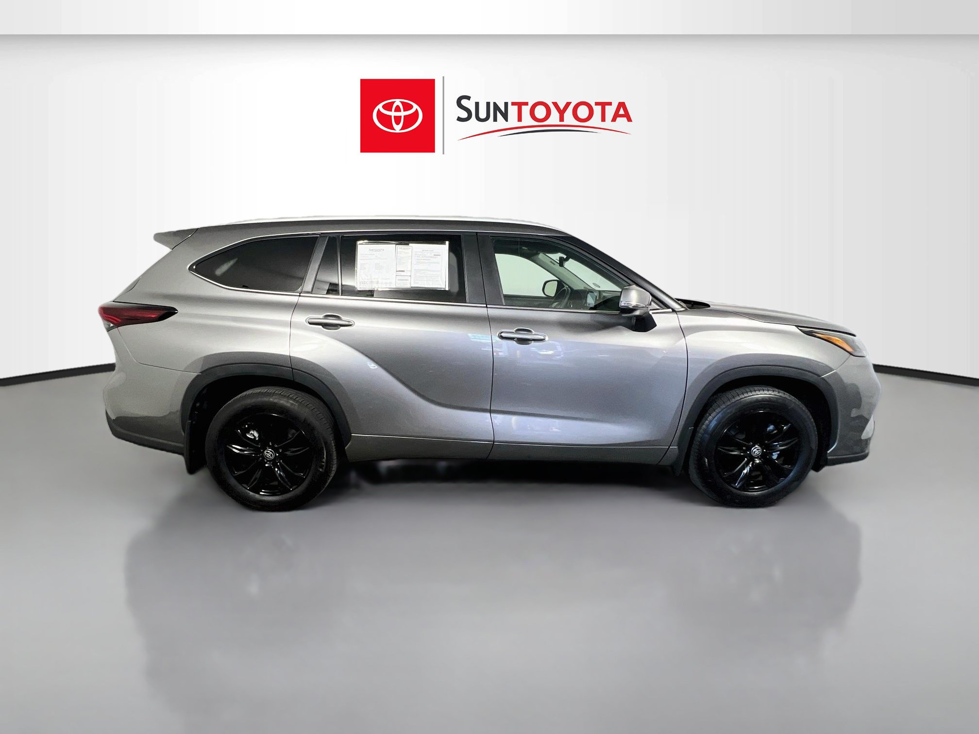 Used 2026 Toyota Highlander XLE AWD/4WD image 2