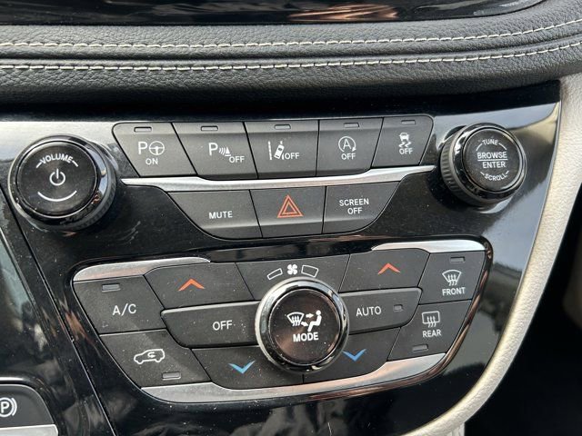 Used 2022 Chrysler Pacifica Limited w/ Uconnect Theater Family Group AWD/4WD image 14
