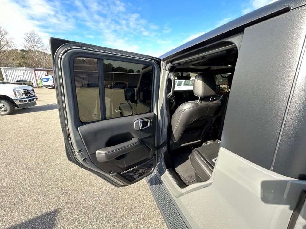 Used 2023 Jeep Gladiator Overland w/ Popular Equipment Package image 13