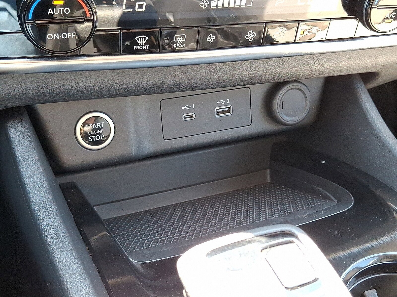 Used 2023 Nissan Rogue SV AWD/4WD image 25