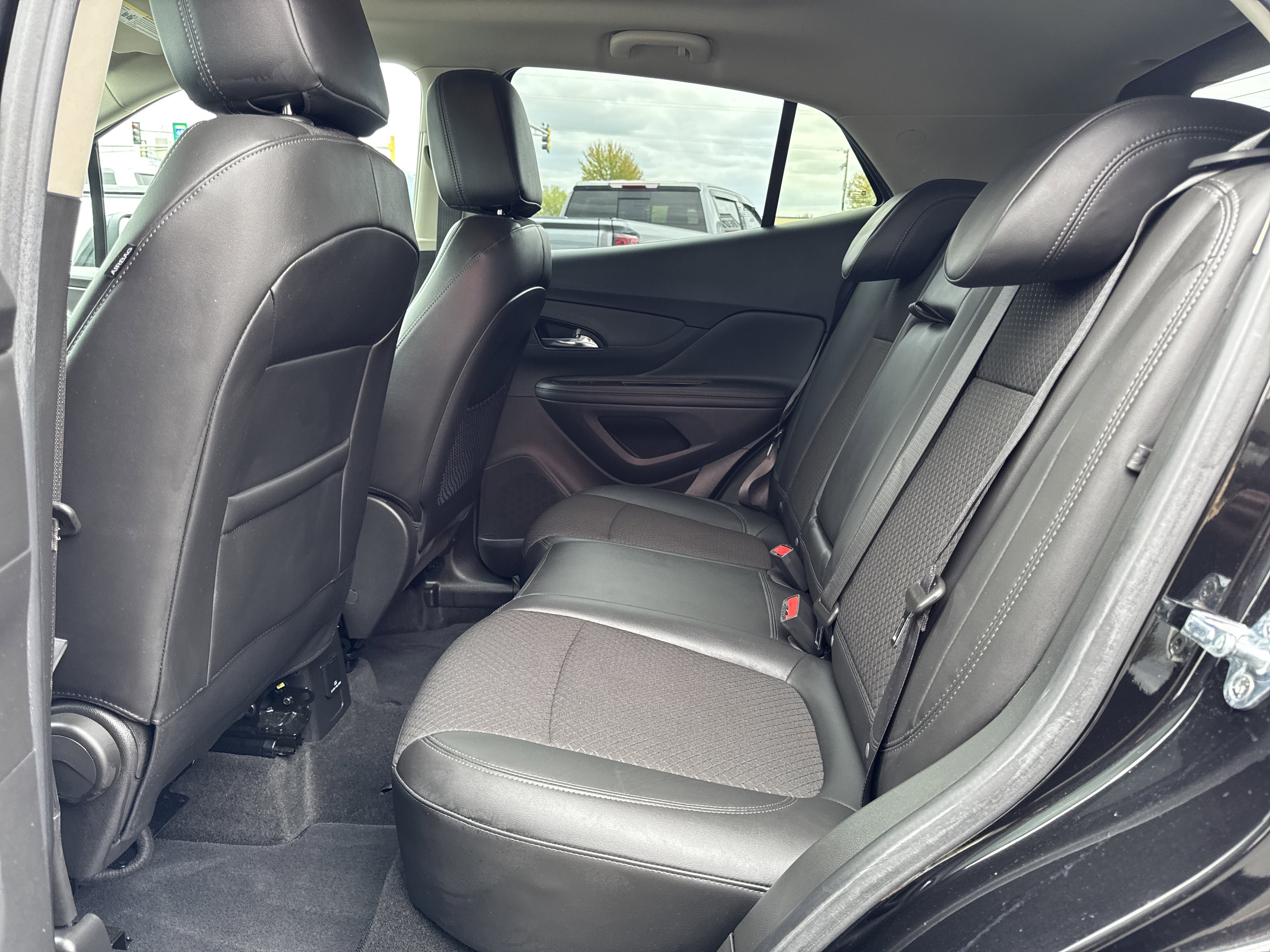 Used 2021 Buick Encore Preferred w/ Safety Package II FWD image 30