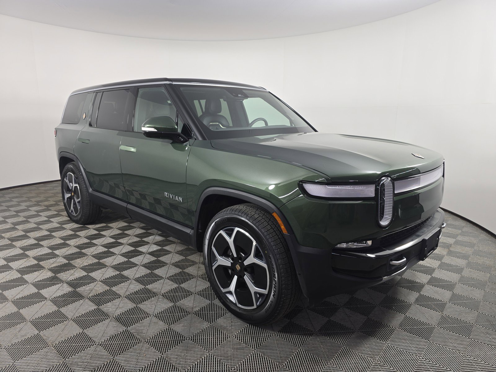 Used 2024 Rivian R1S Adventure AWD/4WD image 7