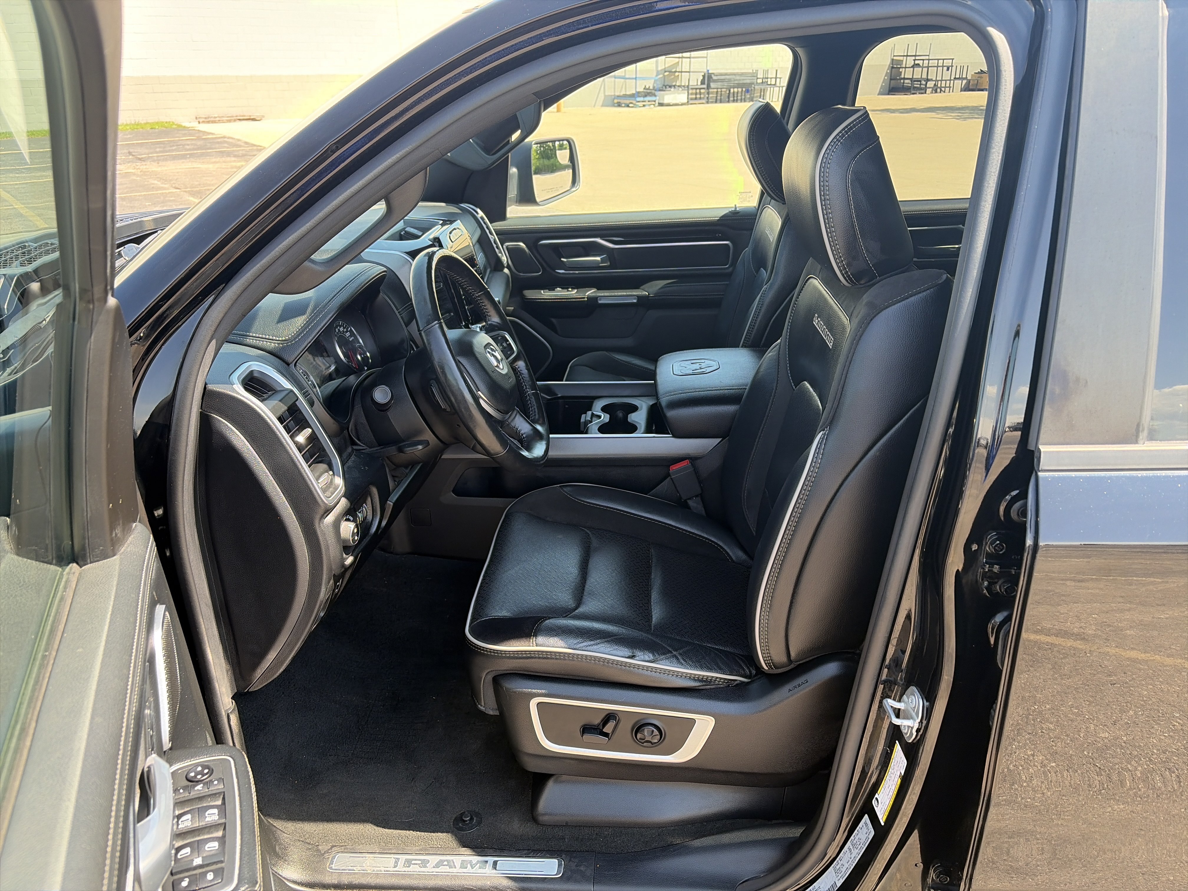 Used 2020 RAM 1500 Laramie AWD/4WD image 11
